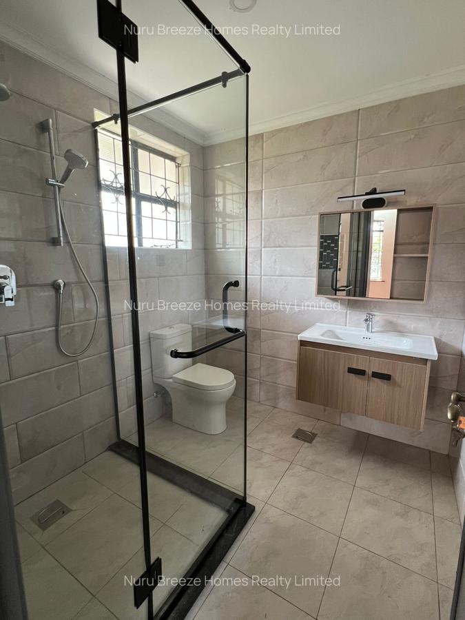 5 Bed House with En Suite in Garden Estate - 9