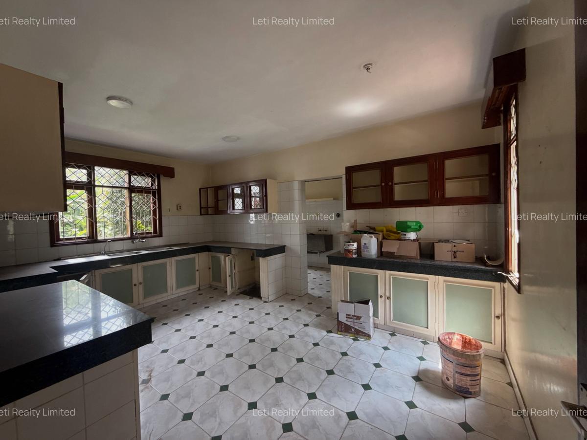 4 Bed Townhouse with En Suite in Lavington - 5