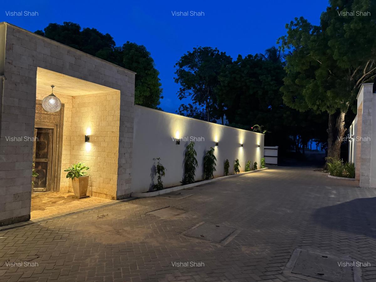 4 Bed Villa with En Suite at Bofa Road - 8