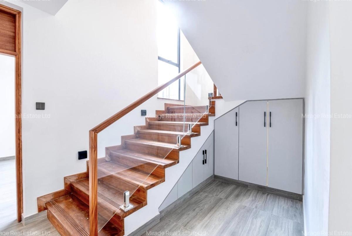 5 Bed Townhouse with En Suite in Lavington - 15