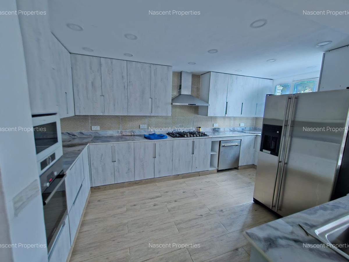 6 Bed House with En Suite in Runda - 19