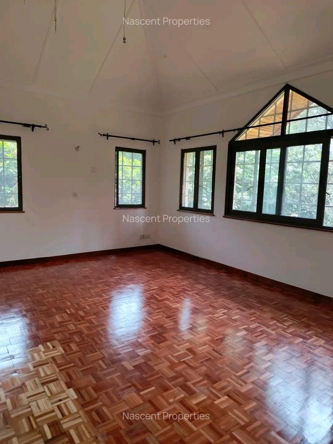 5 Bed House with En Suite in Rosslyn - 13
