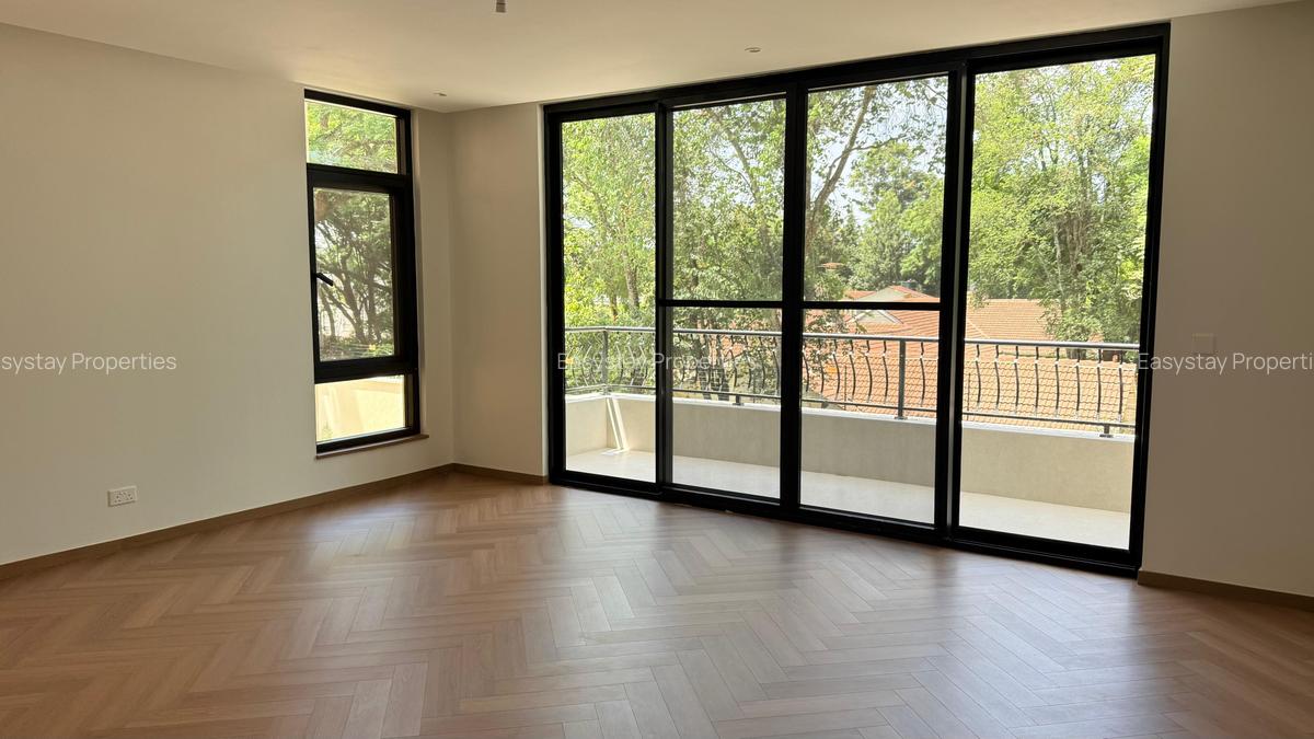 5 Bed Townhouse with En Suite in Lavington - 1