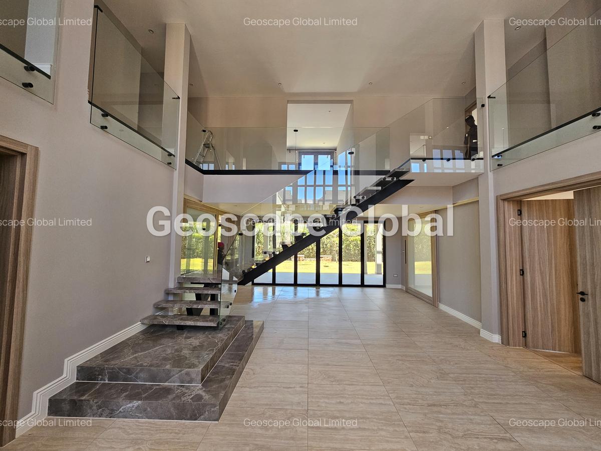 5 Bed House with En Suite in Runda - 1