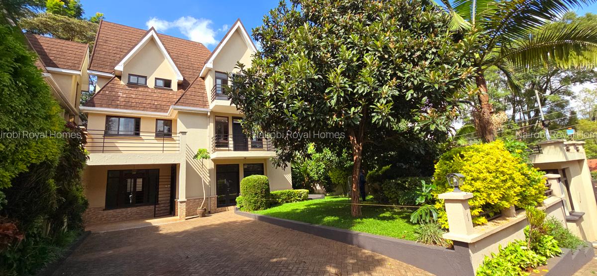 5 Bed Townhouse with En Suite at Lavington Green - 3