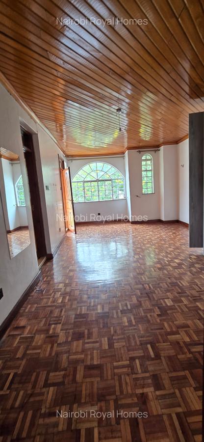 5 Bed Townhouse with En Suite at Lavington Road - 5