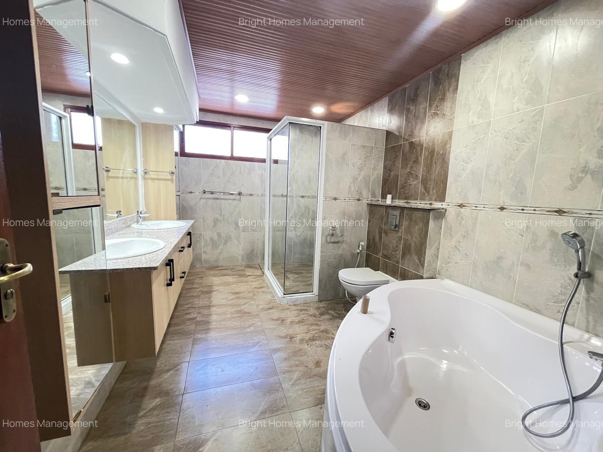 5 Bed Townhouse with Swimming Pool in Spring Valley - 9