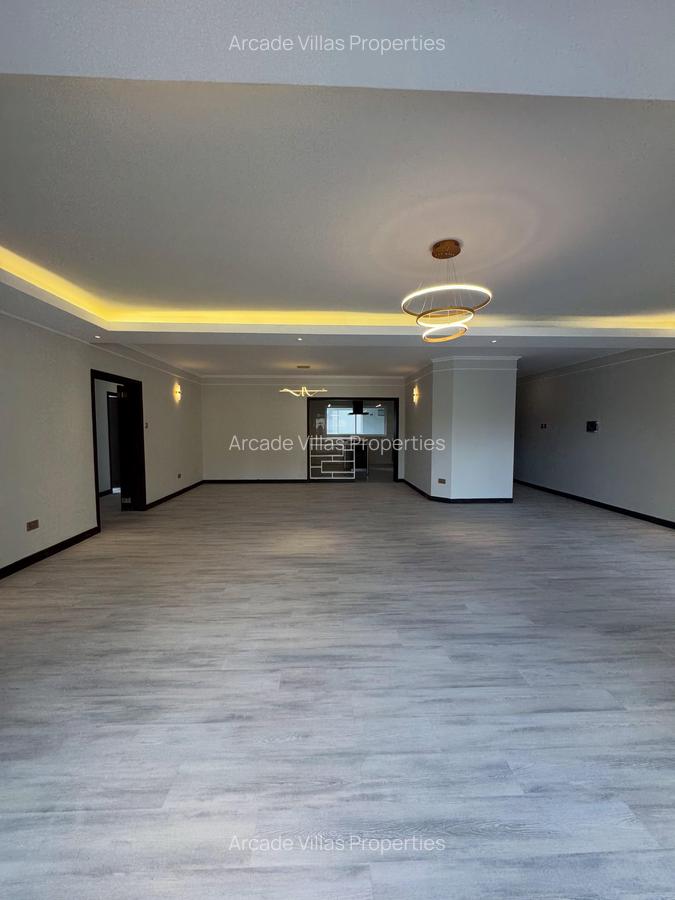 3 Bed Apartment with En Suite in Riverside - 2