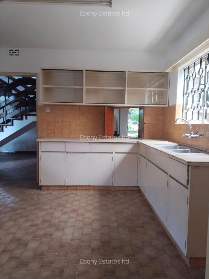 4 Bed Townhouse with En Suite in Lavington - 10