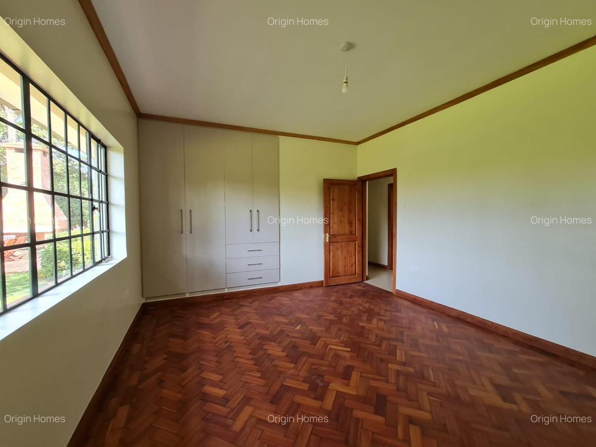 4 Bed House with En Suite at Lavington - 9