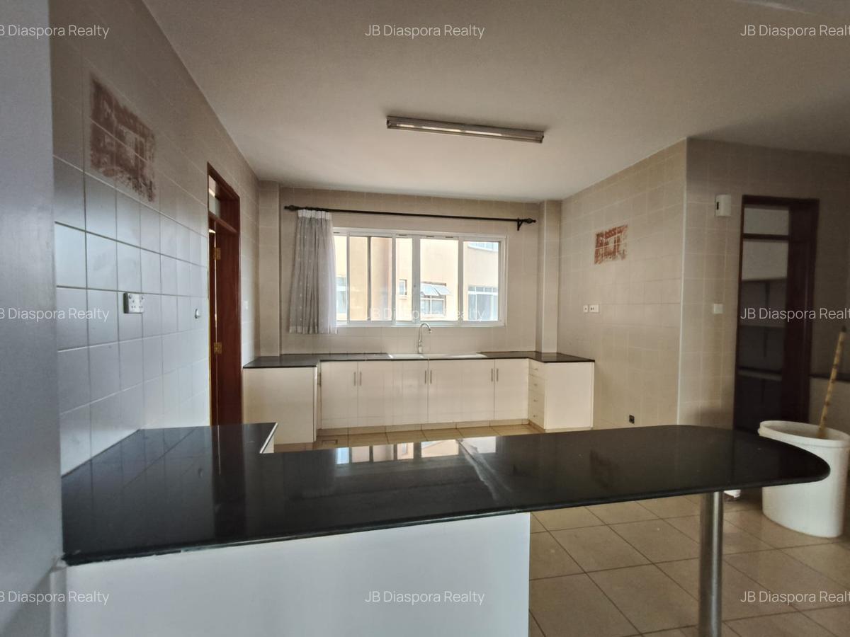 3 Bed Apartment with En Suite in Brookside - 14