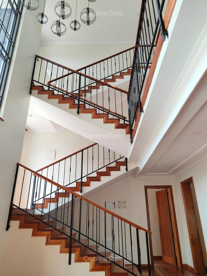 5 Bed Villa with En Suite in Westlands Area - 14