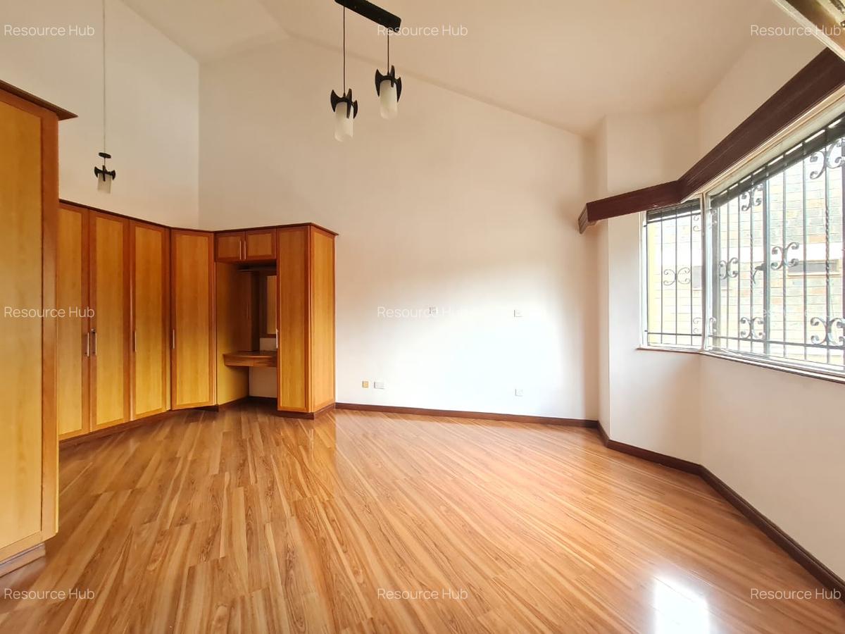 4 Bed Townhouse with En Suite at Off Brook House Drive - 13