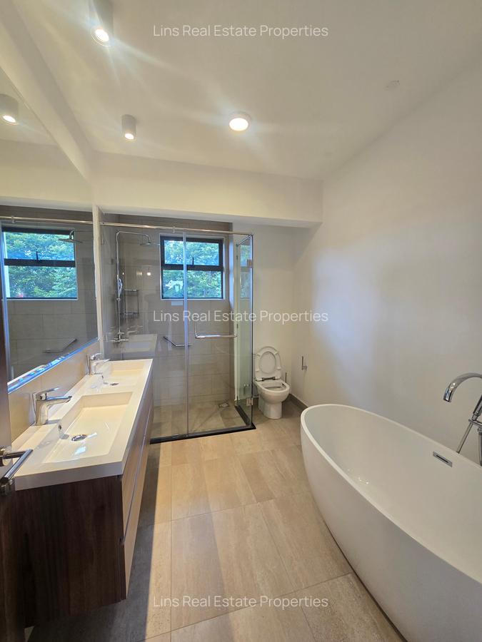 4 Bed Apartment with En Suite in Rosslyn - 18