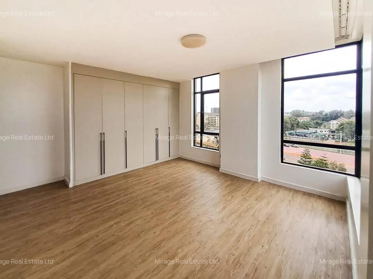 3 Bed Apartment with Swimming Pool in Brookside - 2