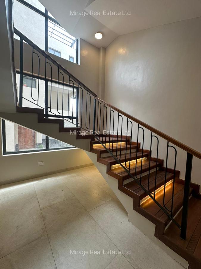 5 Bed Townhouse with En Suite in Lavington - 16