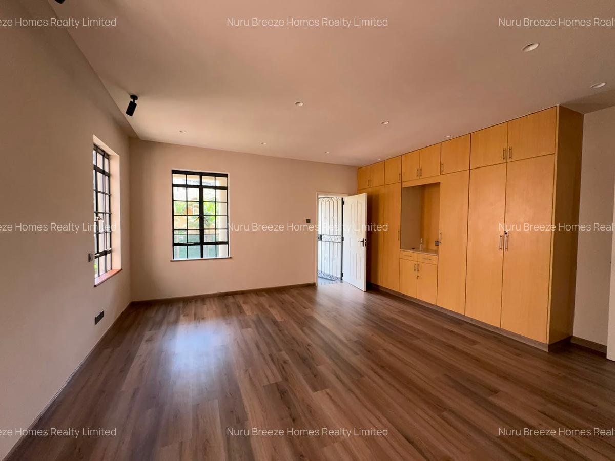 4 Bed Townhouse with En Suite in General Mathenge - 7
