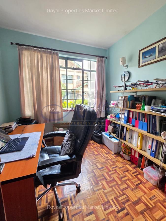 4 Bed House with En Suite in Lavington - 5