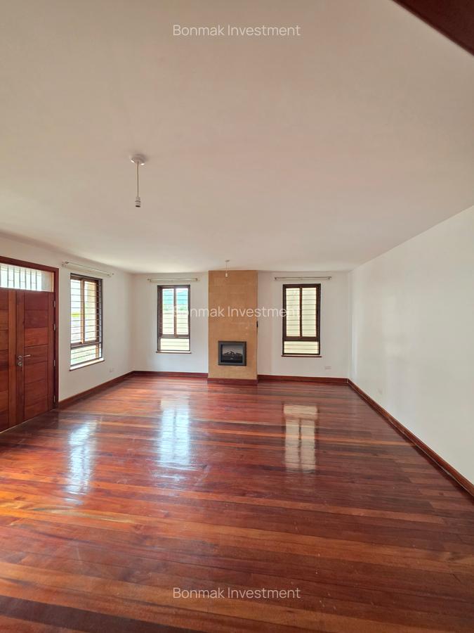 5 Bed Townhouse with En Suite at Lavington Green - 6