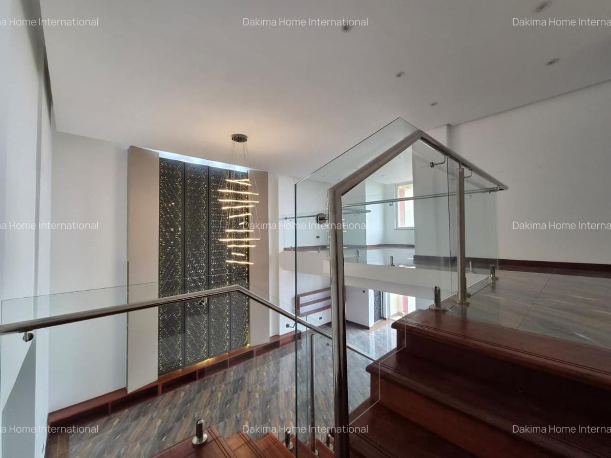 5 Bed Apartment with En Suite in General Mathenge - 3