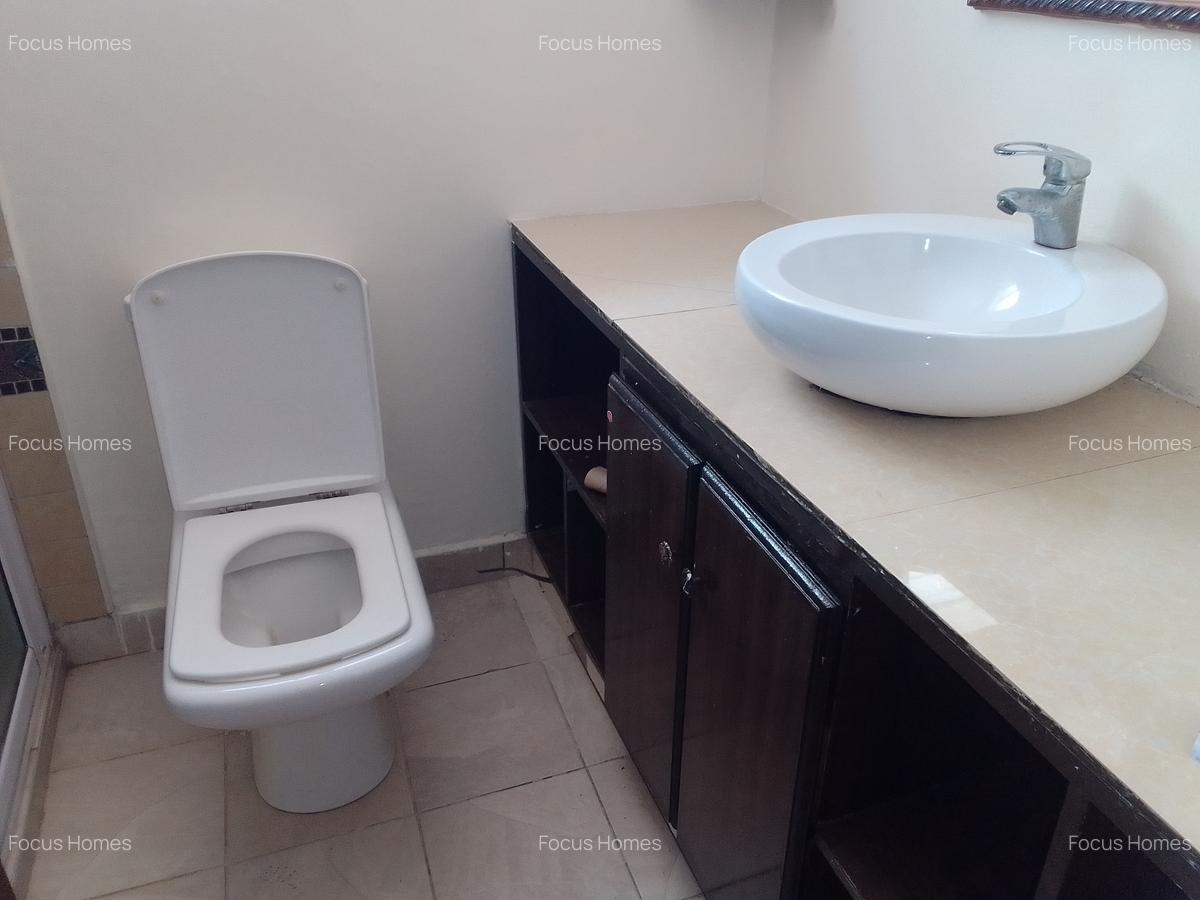 5 Bed Townhouse with En Suite in Lavington - 2