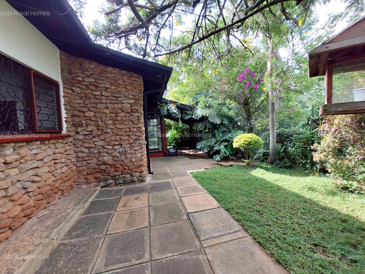 4 Bed House with En Suite at Lake View - 2