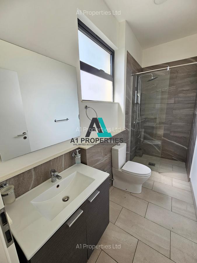 4 Bed Apartment with En Suite in Riverside - 11