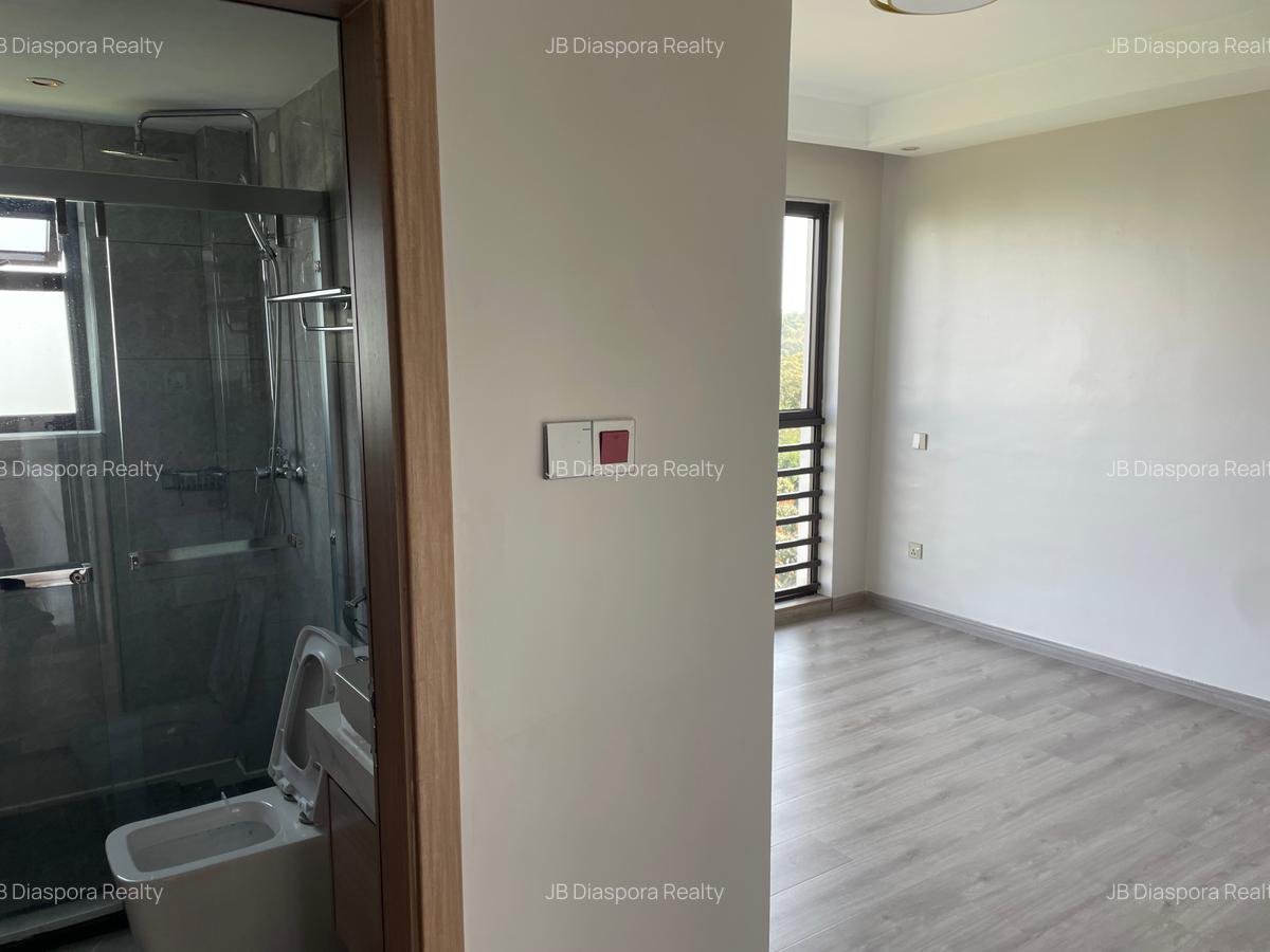 3 Bed Apartment with En Suite in Riverside - 9