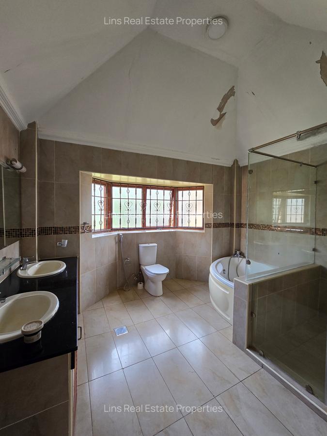 5 Bed Townhouse with En Suite in Runda - 11