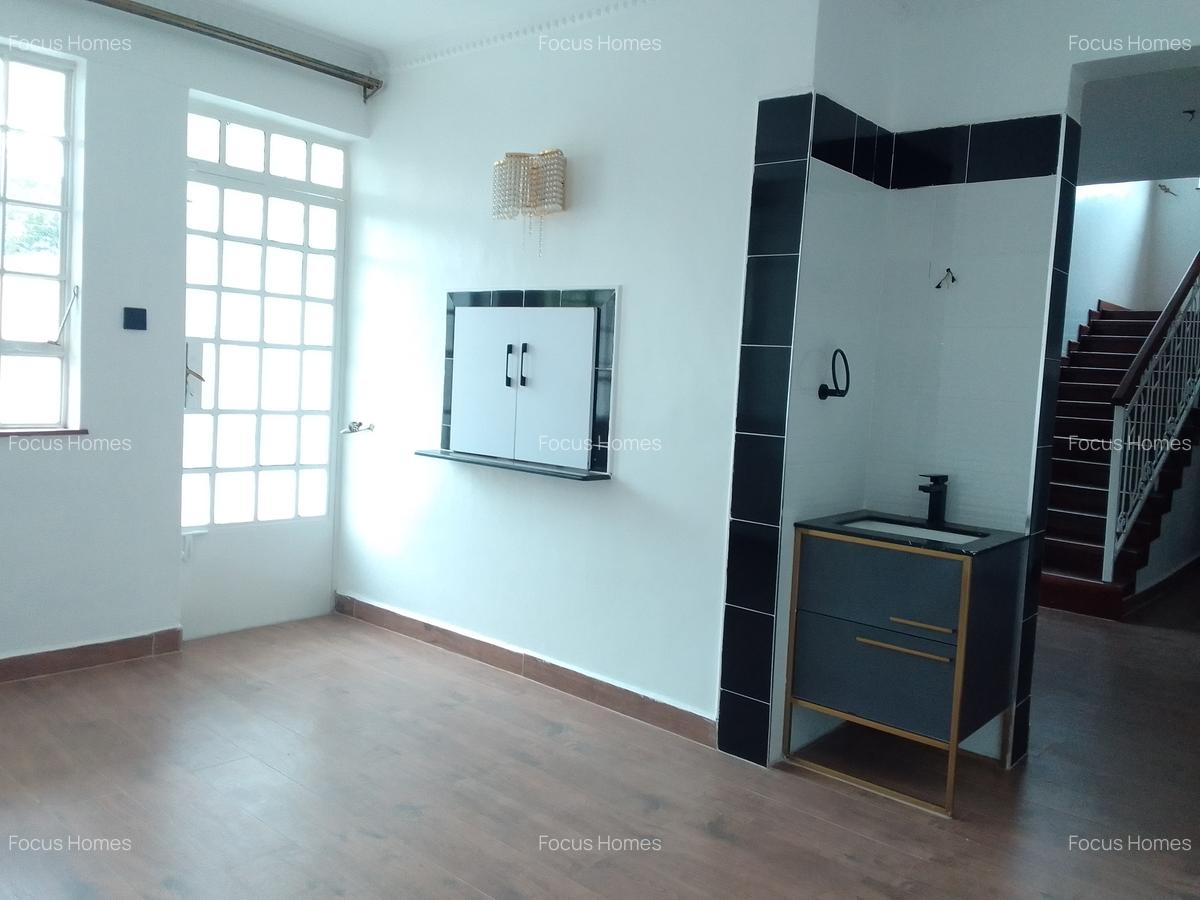 4 Bed Townhouse with En Suite in Lavington - 14