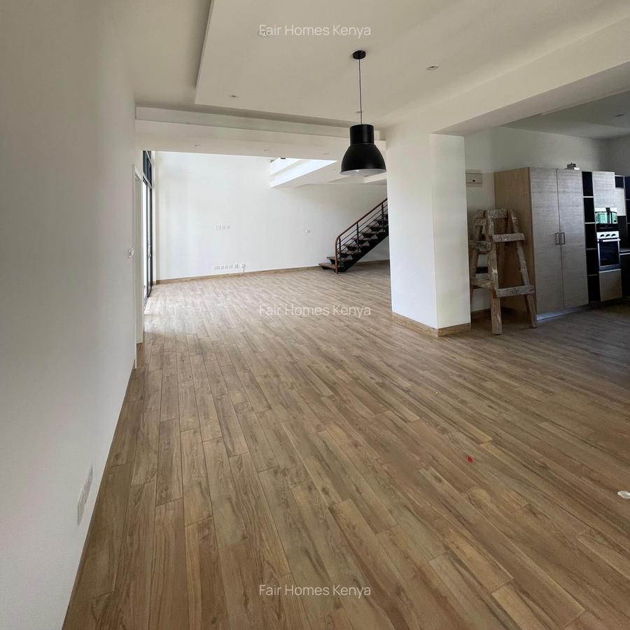 4 Bed Apartment with En Suite at Riverside Drive - 7