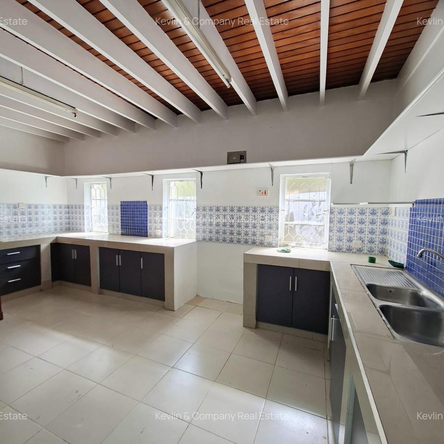 300 m² Commercial Property with Service Charge Included in Westlands Area - 8