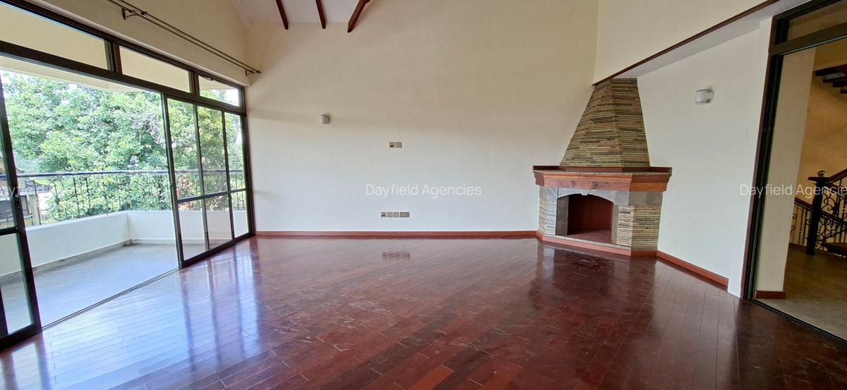 5 Bed House with En Suite in Lavington - 4