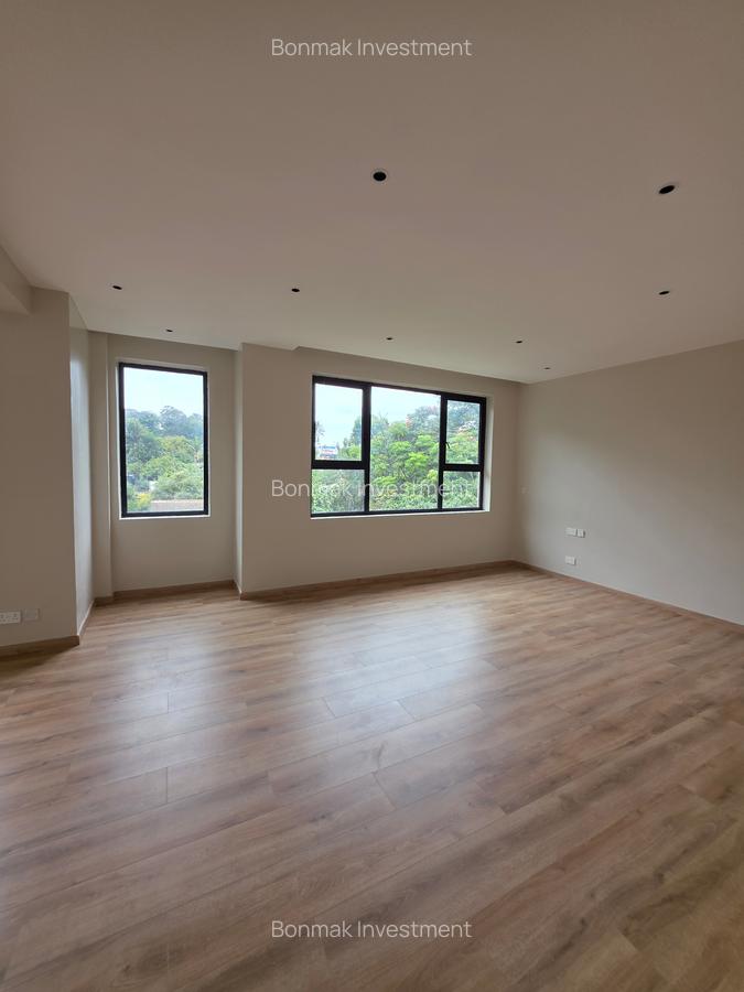 5 Bed Townhouse with En Suite at Lavington Green - 18