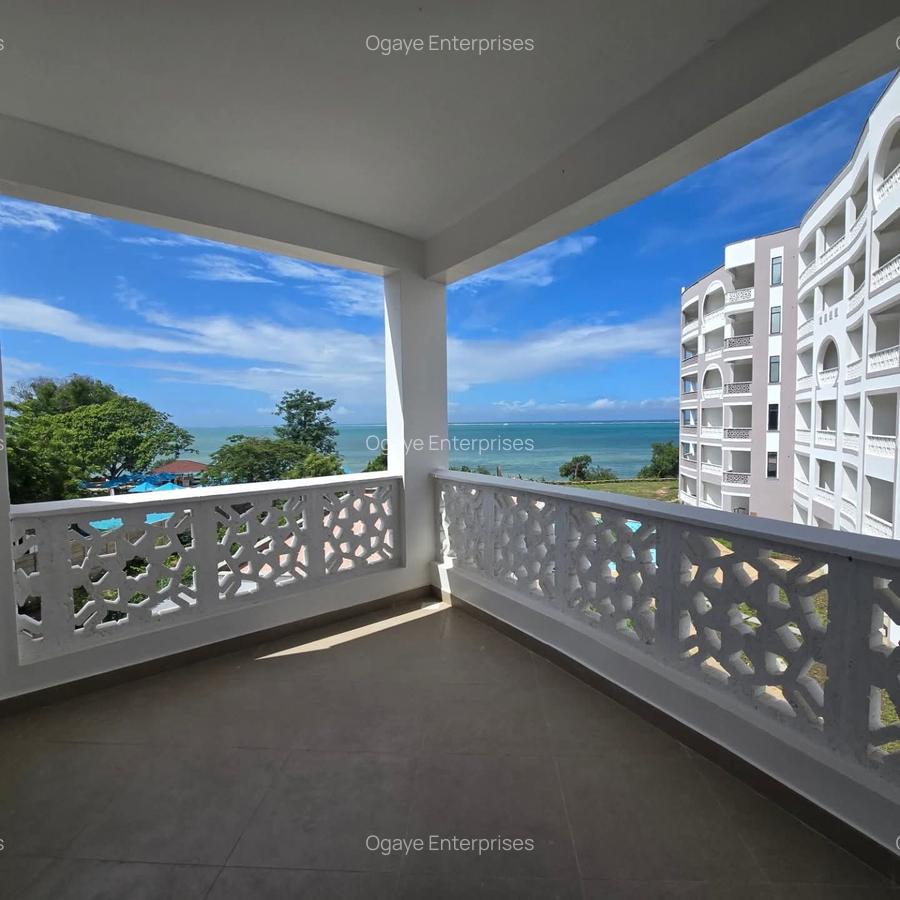 2 Bed Apartment with En Suite at Baobab - 10