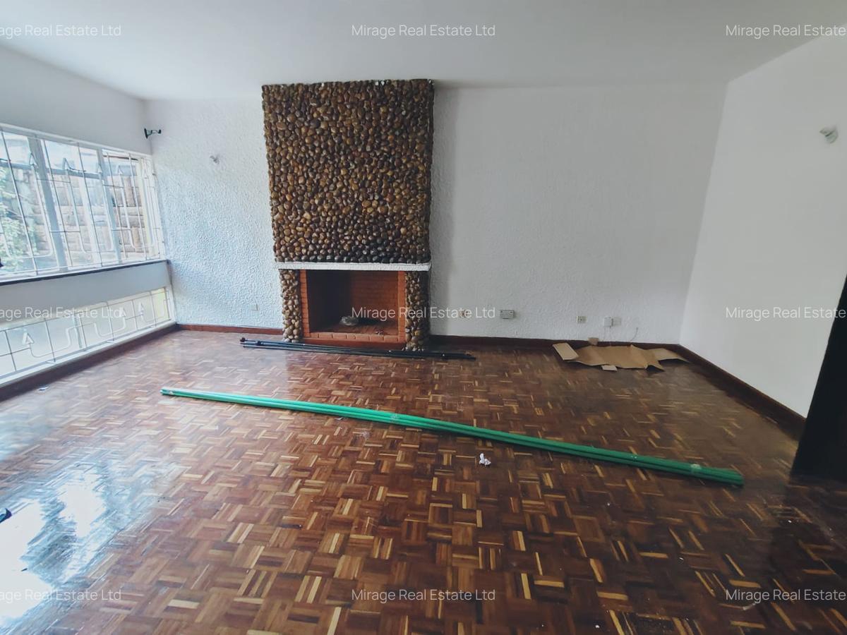 3 Bed House with Garden in Dennis Pritt - 9