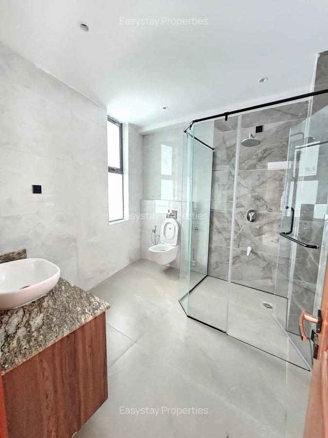 3 Bed Apartment with En Suite in Riverside - 8