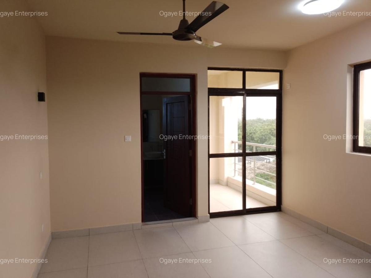 4 Bed Apartment with En Suite at Moyne Drive - 9
