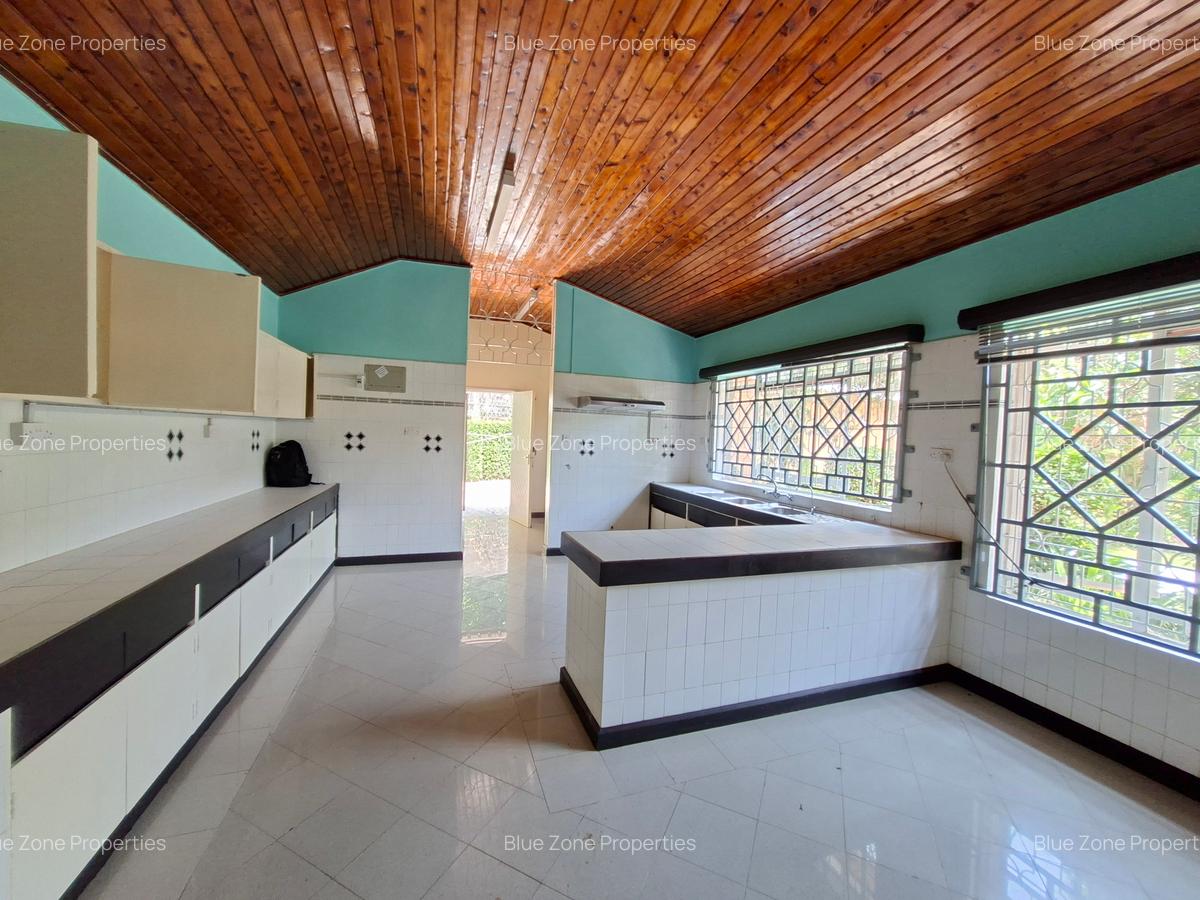 4 Bed House with En Suite at Off Un Avenue - 16