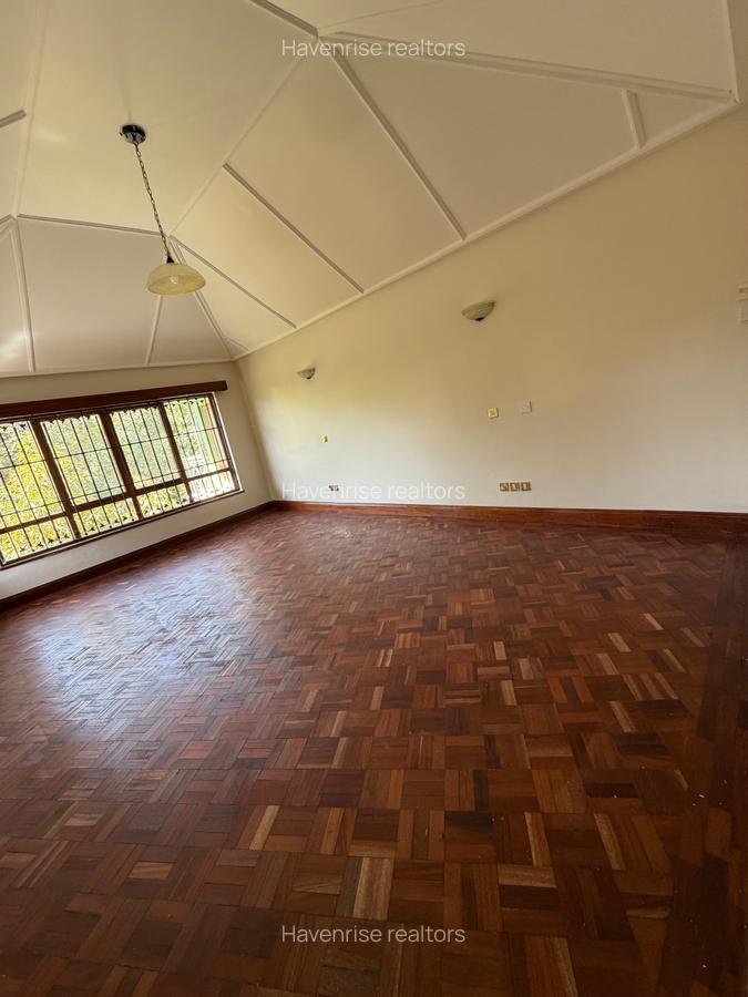 5 Bed Villa with Swimming Pool in Runda - 11