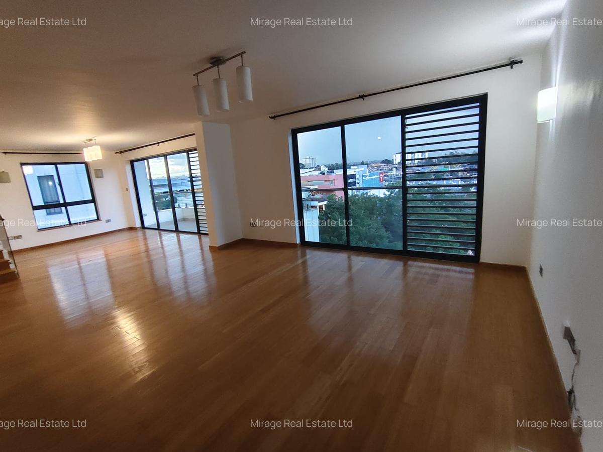 3 Bed Apartment with En Suite in Garden Estate - 6