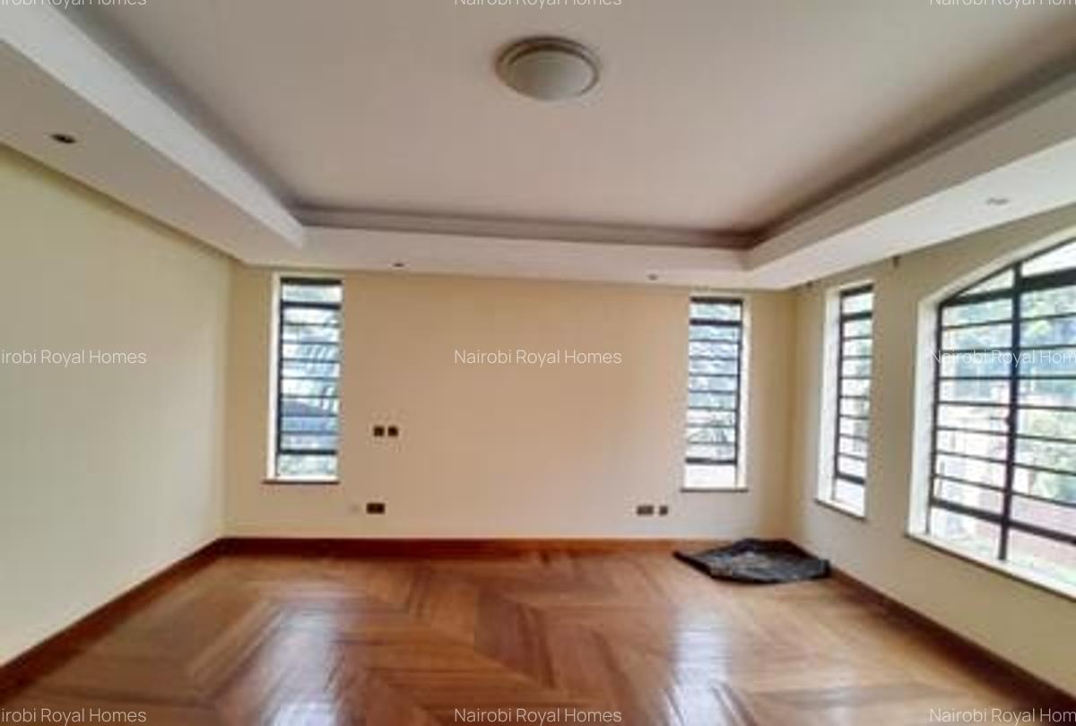 5 Bed Townhouse with En Suite at Lavington Green - 6