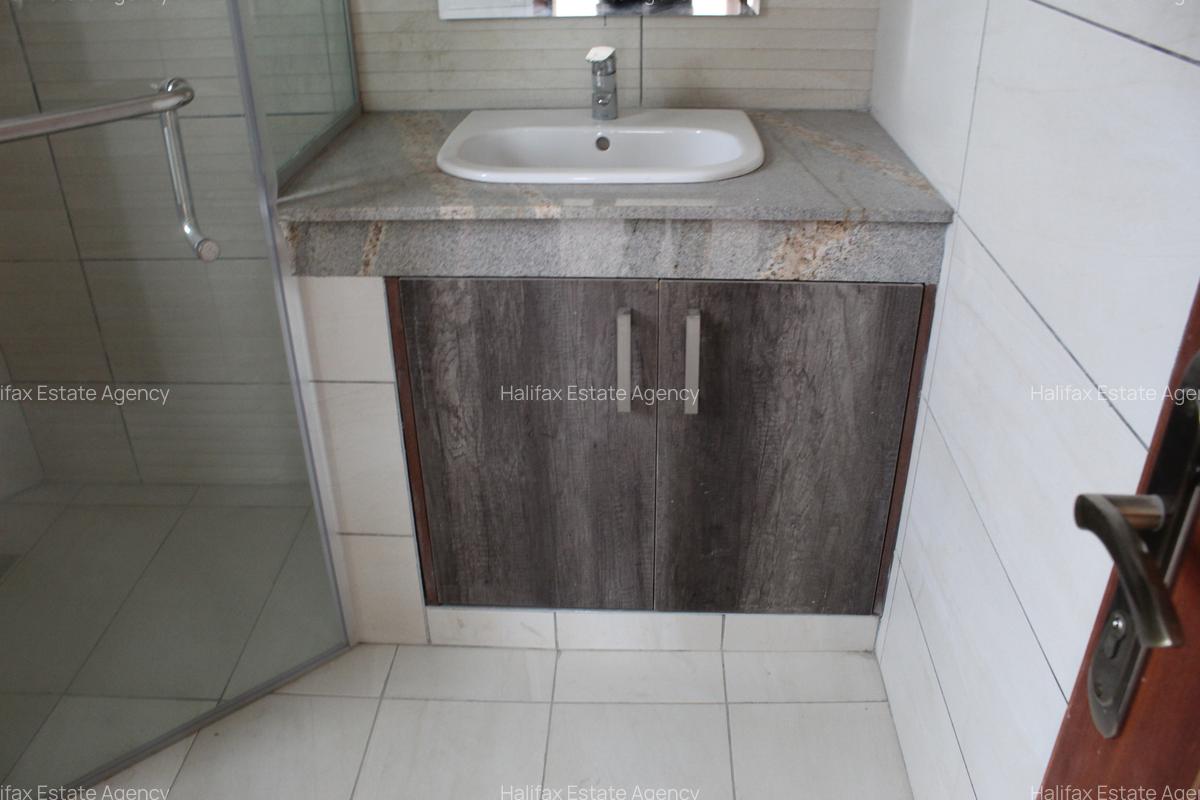 3 Bed Apartment with En Suite in Parklands - 12