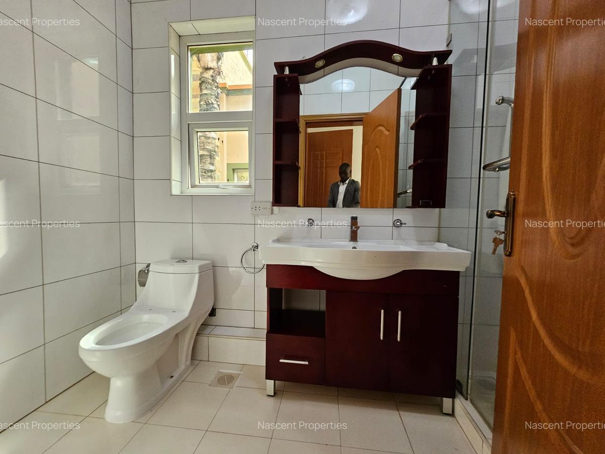4 Bed Townhouse with En Suite in Riverside - 17