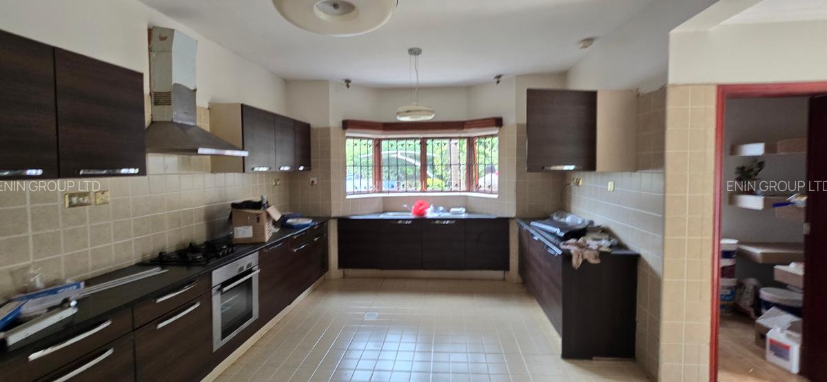 5 Bed Townhouse with En Suite at Runda - 8