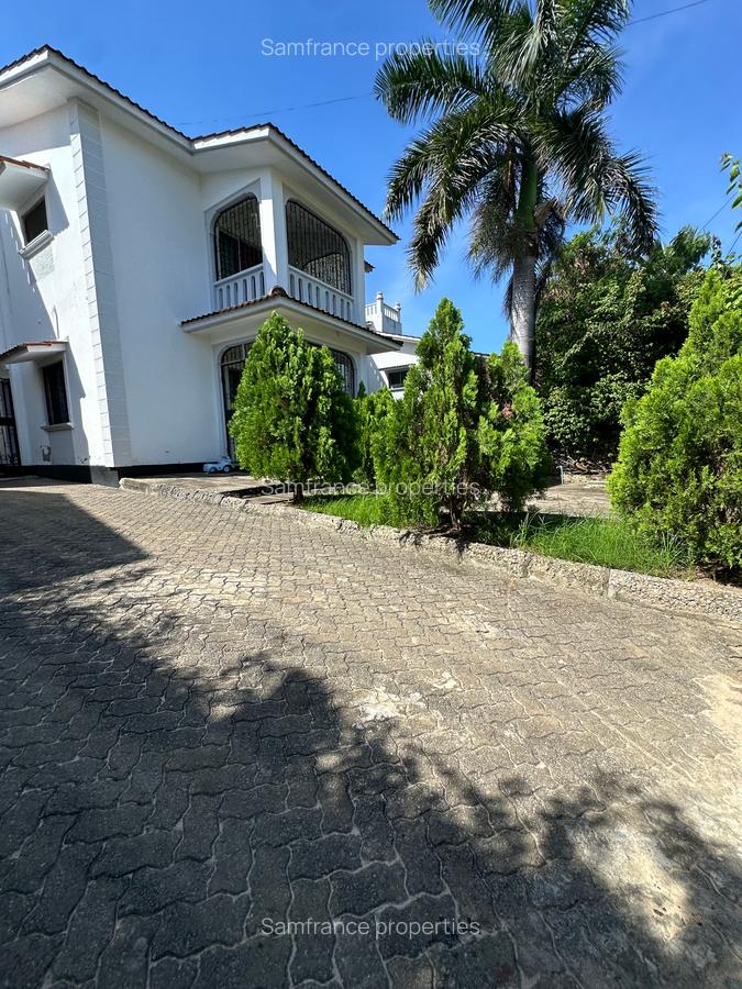 4 Bed Townhouse with En Suite at Links Road - 6