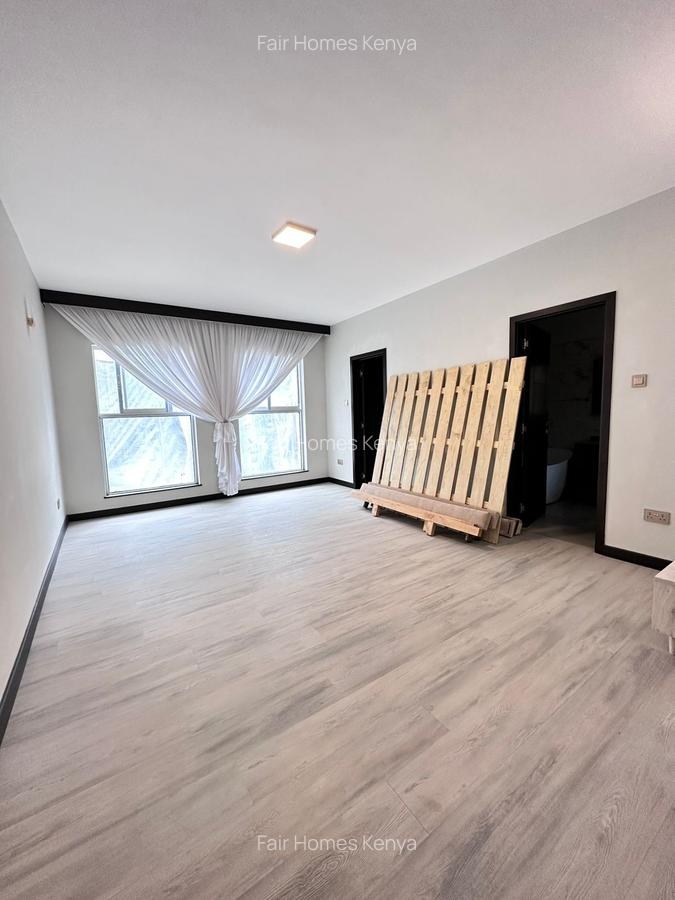 3 Bed Apartment with En Suite at Riverside Drive - 3