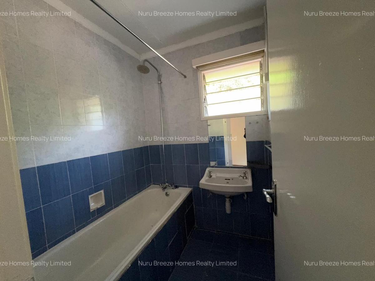 4 Bed House with En Suite in Loresho - 10