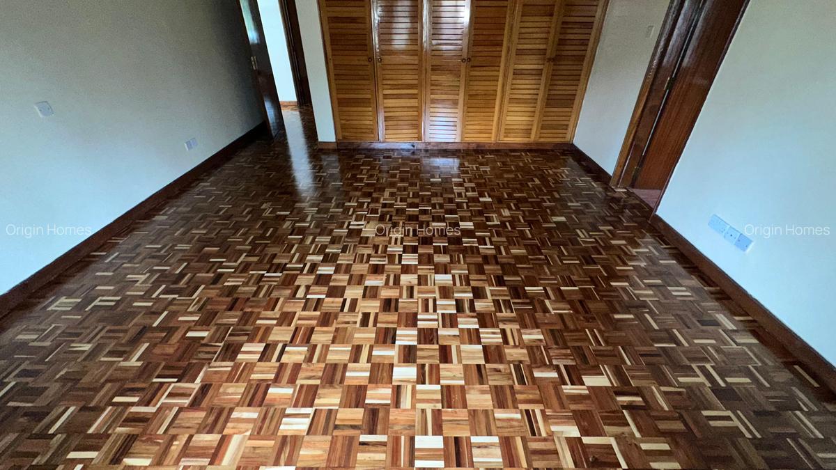 4 Bed House with En Suite at Valley Arcade - 8