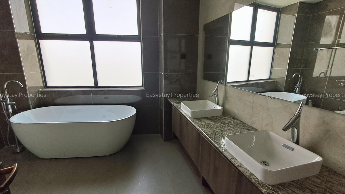 4 Bed Apartment with En Suite in Riverside - 4